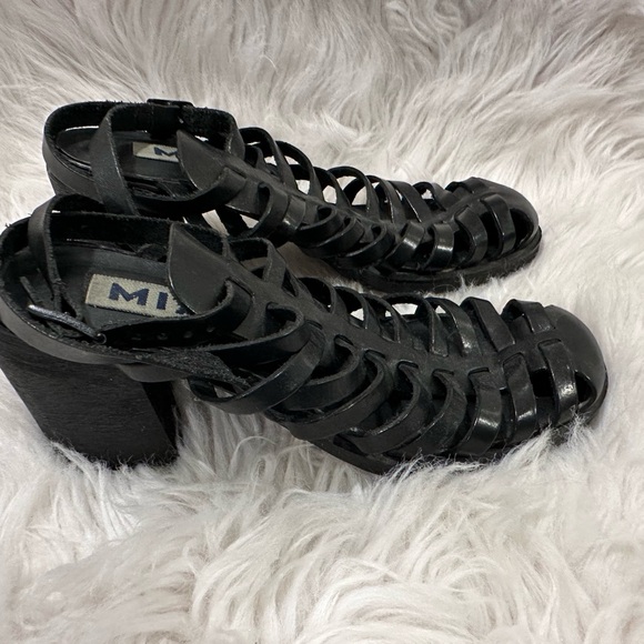 Mia Leather Gladiator Sandals - Picture 3 of 9